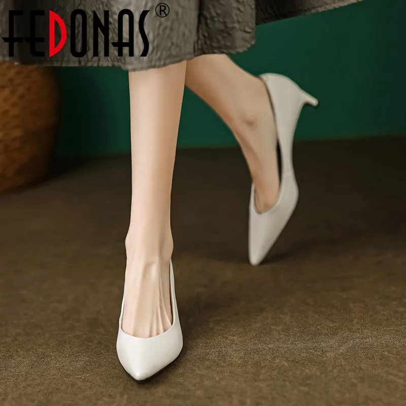 

Женские туфли-лодочки с острым носком FEDONAS, желтые туфли из натуральной кожи на толстых каблуках, элегантная обувь для офиса на весну-лето 2019