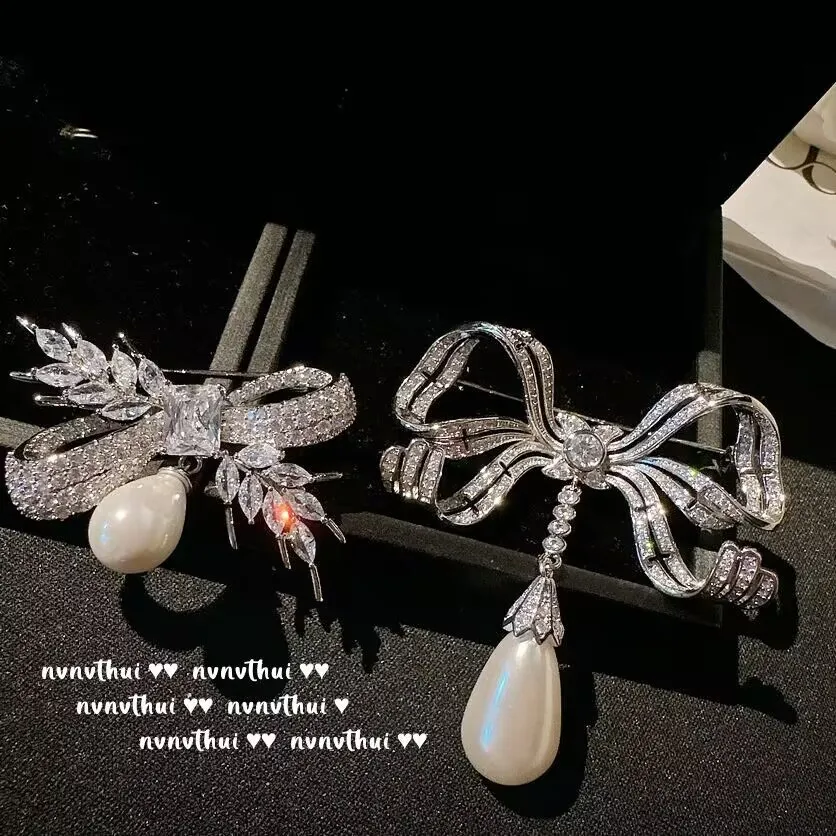 

Vintage Butterfiy Knot Women's Brooches Hand-inlaid Zircon and Pearl Element Garment Accessories