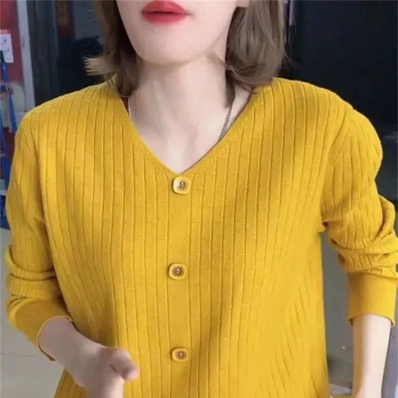 

Autumn and Winter Women's Pullover V-neck Button Screw Thread Solid Underlay Fashion Casual Elegant Commuter Long Sleeve Tops