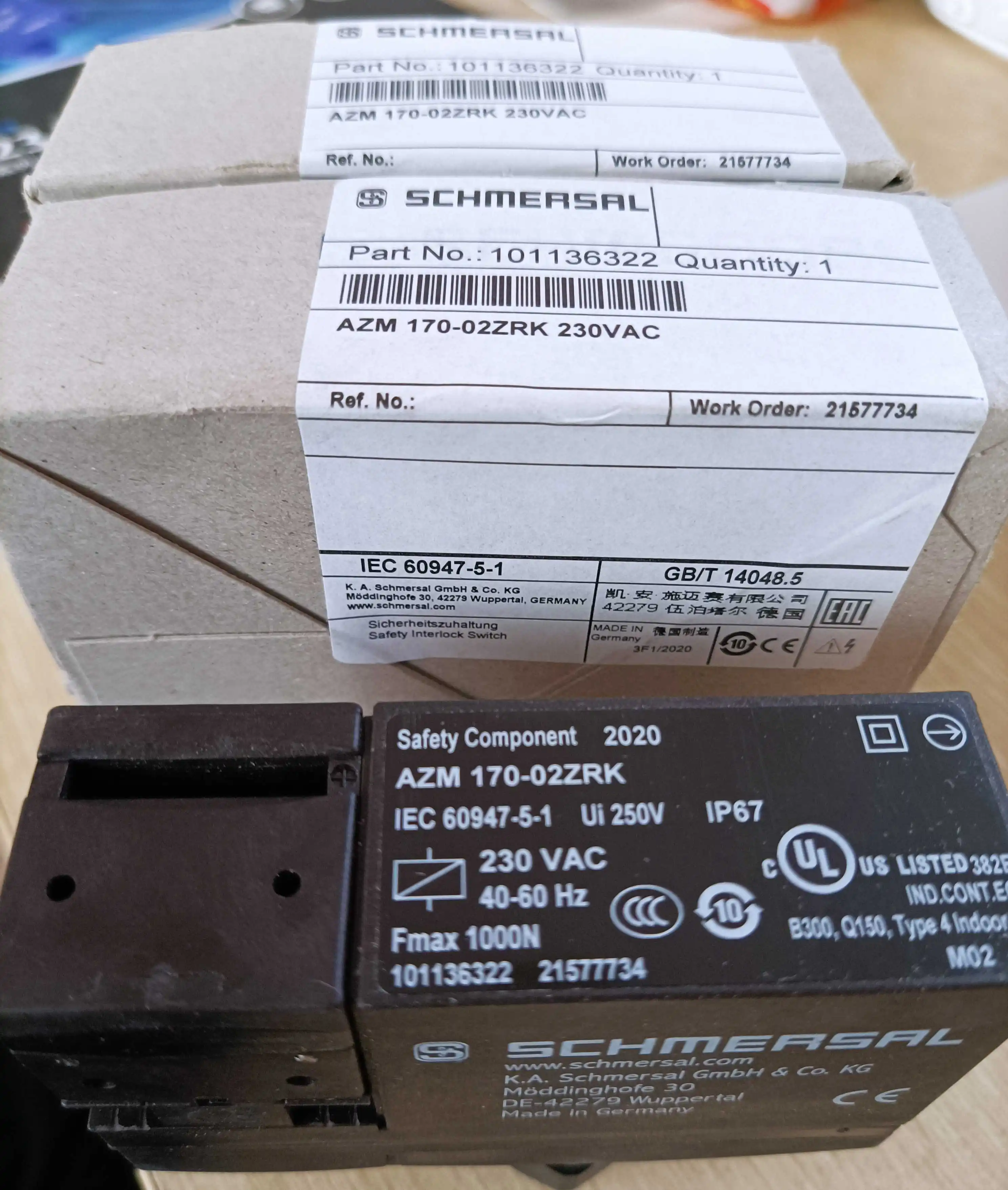 

New original SCHMERSAL Safety switch 101136322 AZM 170-02ZRK 230VAC