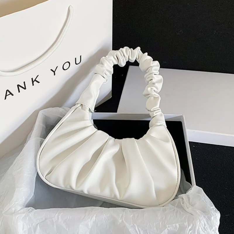 New Women's Shoulder Bag Casual and Comfortable Spring and Autumn PU Cloud Pleated Popular Underarm Mobile Bag Handbag Female
New Women's Shoulder Bag Casual and Comfortable Spring and Autumn PU Cloud Pleated Popular Underarm Mobile Bag Handbag Female