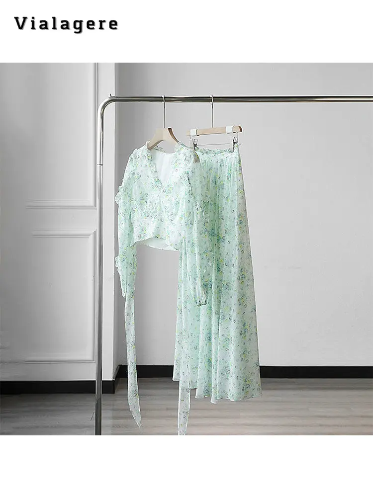2023 Summer Elegant Floral Print 2 Piece Set Women Long Sleeve V-neck Lace-up Top+A-line Skirt Vintage 2 Piece Skirt Set Outfits
2023 Summer Elegant Floral Print 2 Piece Set Women Long Sleeve V-neck Lace-up Top+A-line Skirt Vintage 2 Piece Skirt Set Outfits