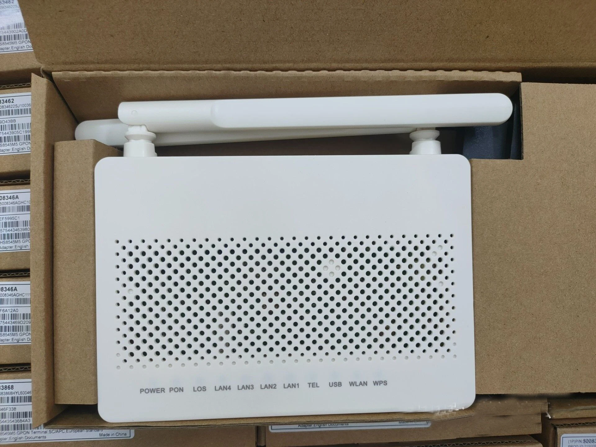 100% новый HS8545M5 FTTH Gpon ONU ONT Fiber R терминал 1GE + 3FE + 1TEL + WIFI маршрутизатор
100% новый HS8545M5 FTTH Gpon ONU ONT Fiber R терминал 1GE + 3FE + 1TEL + WIFI маршрутизатор
