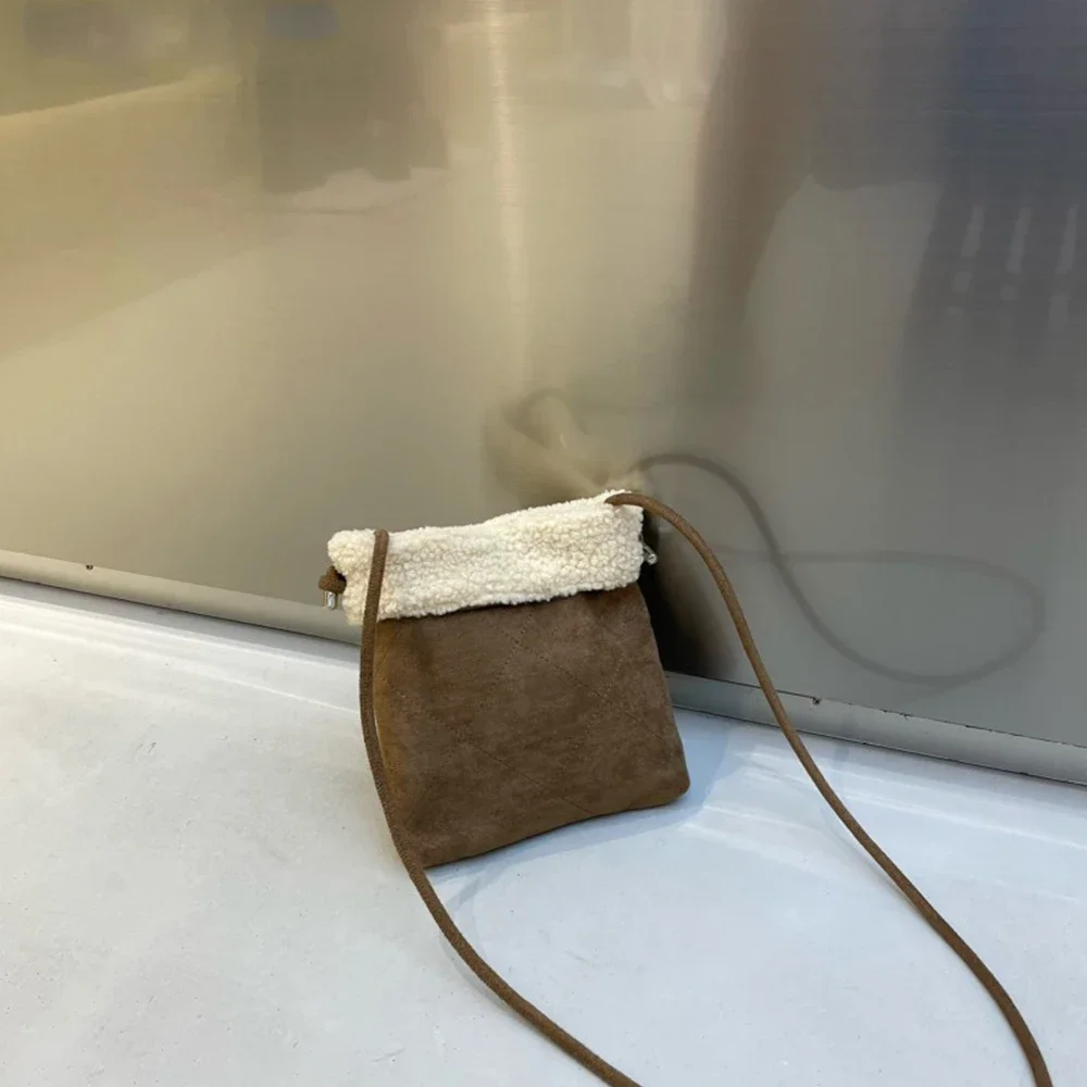 Winter Lambswool Crossbody Bags for Women Warm Soft Handbag Faux Suede Shoulder Bag Luxury Designer Bag Small Phone Flap Purses
Winter Lambswool Crossbody Bags for Women Warm Soft Handbag Faux Suede Shoulder Bag Luxury Designer Bag Small Phone Flap Purses