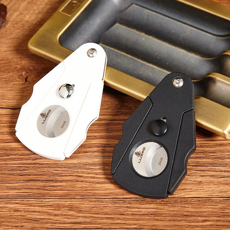 Personalized Cigar Scissors with Smooth Cutting for a Quality Smoke - Top Cigar Accessories
Personalized Cigar Scissors with Smooth Cutting for a Quality Smoke - Top Cigar Accessories