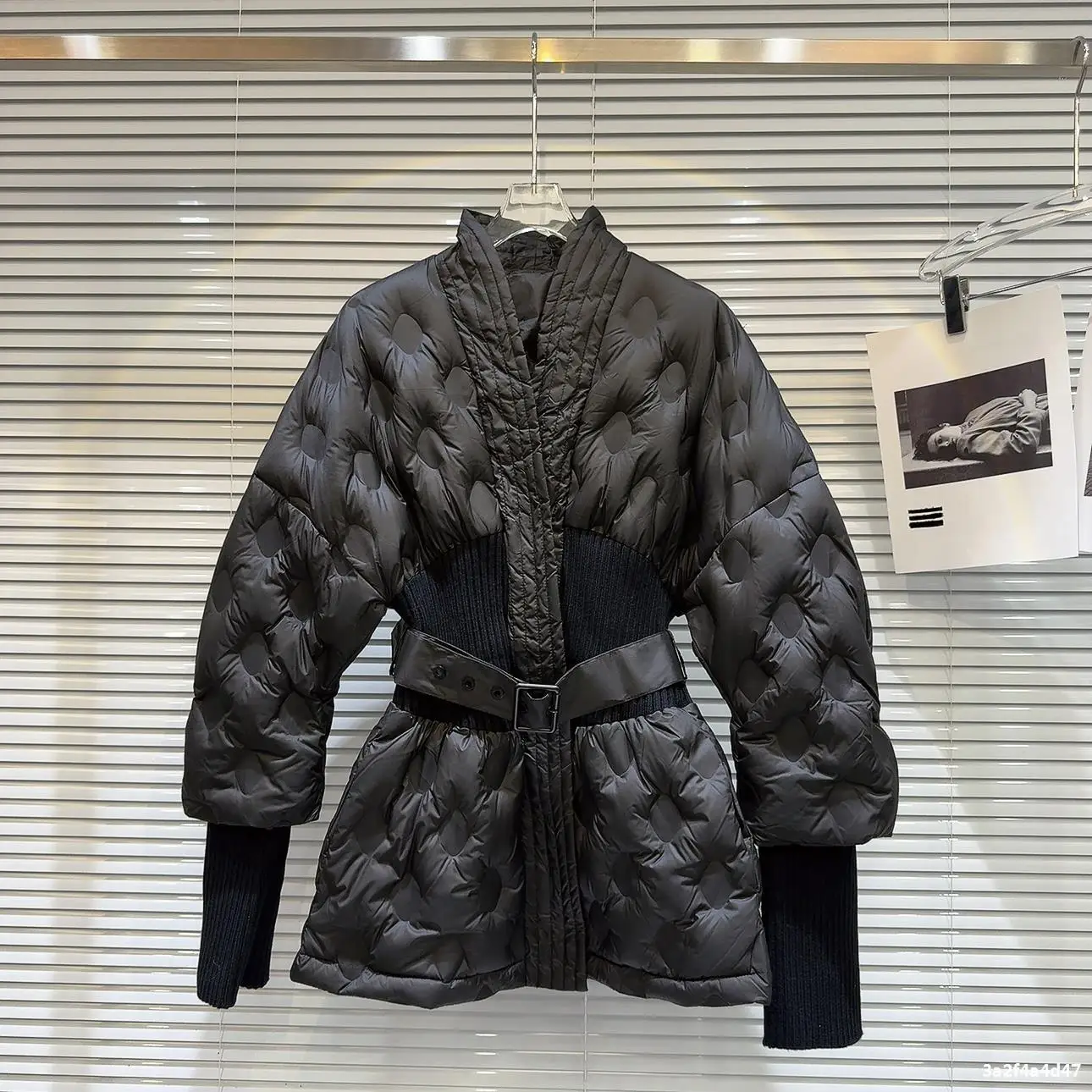 2024 New Fashion Women Down Jacket women's Slim Waist Black Long Sleeved Winter Coat Casual Parkas
2024 New Fashion Women Down Jacket women's Slim Waist Black Long Sleeved Winter Coat Casual Parkas