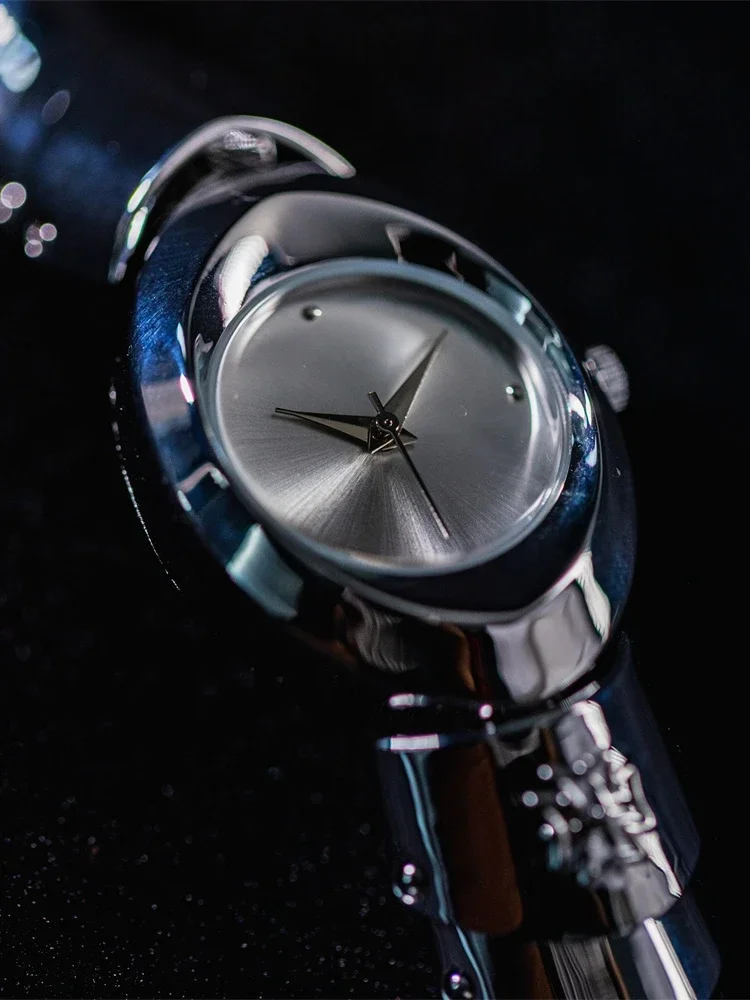 

Киоск научно-фантастическая концепция нишевые механические швейцарские гетероморфные мужские и женские часы темная технология модные в стиле ins