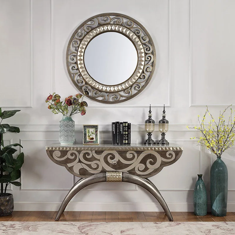 Входной шкаф, входная стойка, коридор, консоль, столы, серебристая фольга, боковой вид, длинные узкие наборы столов