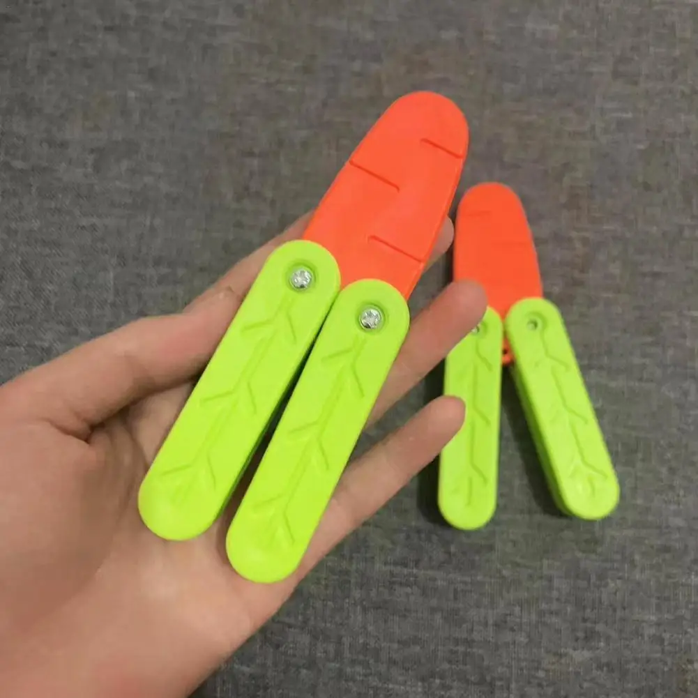 3D Printing Radish Butterfly Knife Straight Jump High-quality Gravity Mini Keychain Decompression Toy Gift Funny Children Gifts
3D Printing Radish Butterfly Knife Straight Jump High-quality Gravity Mini Keychain Decompression Toy Gift Funny Children Gifts