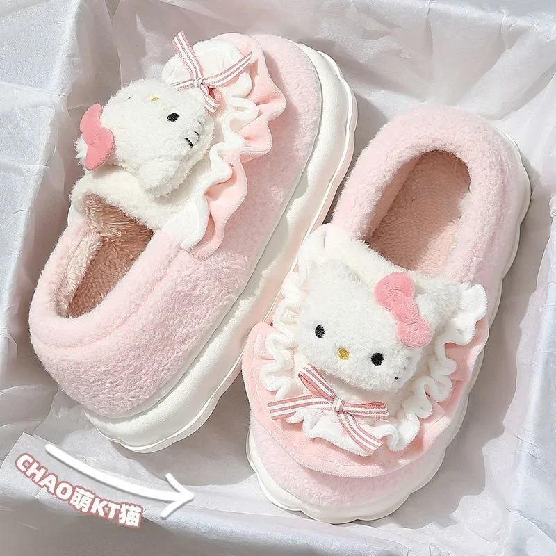 Kawai Helloskittys Bag with Cotton Slippers for Men and Women Winter Kuromis Warm Home Dormitory Girl Cute Plush Slippers Winter
Kawai Helloskittys Bag with Cotton Slippers for Men and Women Winter Kuromis Warm Home Dormitory Girl Cute Plush Slippers Winter