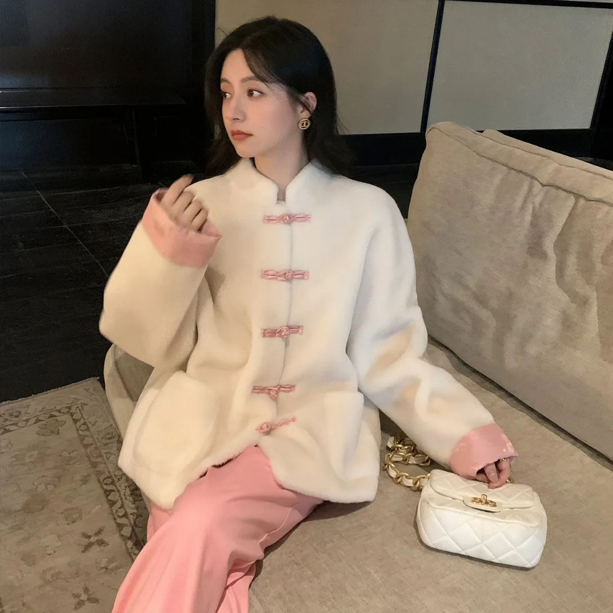 2024 | Jiangnan National Style | All Wool Fur Integrated Short Lamb Wool Sheep Scissor Fur Coat for Women Winter New
2024 | Jiangnan National Style | All Wool Fur Integrated Short Lamb Wool Sheep Scissor Fur Coat for Women Winter New