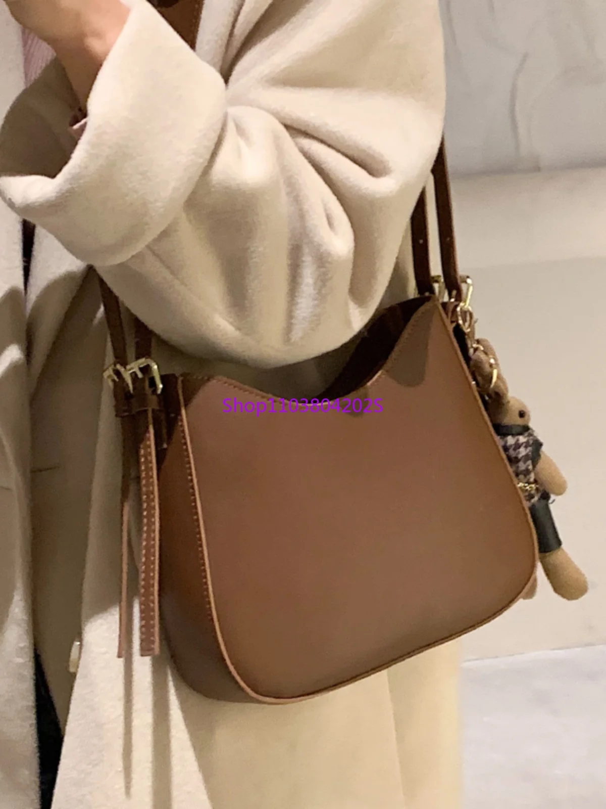Retro Bag Women's Spring and Summer 2024 New Commuter Fashion Versatile Messenger Bag High-end Niche Ins Shoulder Bag
Retro Bag Women's Spring and Summer 2024 New Commuter Fashion Versatile Messenger Bag High-end Niche Ins Shoulder Bag