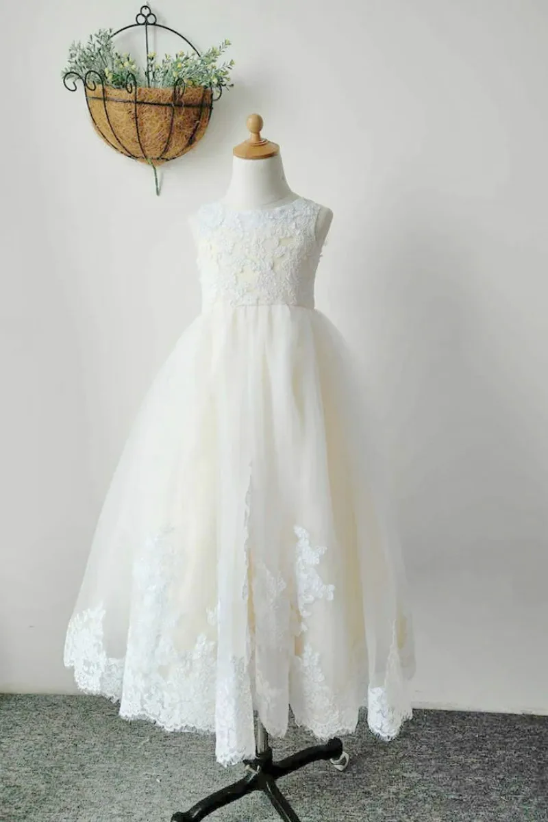 

Flower Girl Dress Elegant Ivory Lace Features With Cew Neck Lace Appliques And Yellow Lining Fit Wedding First Communion Gowns