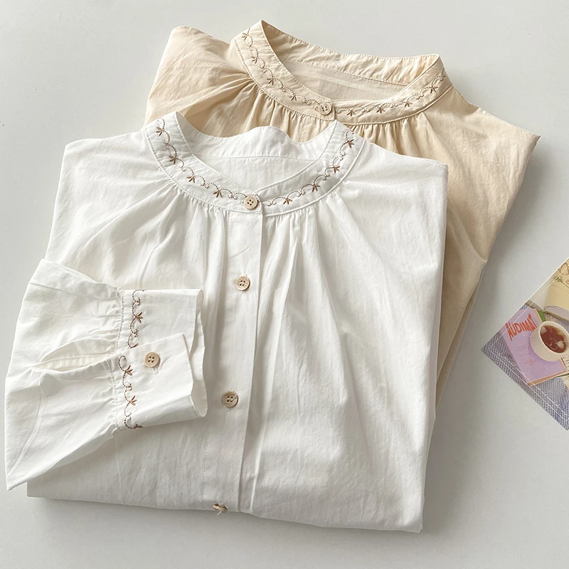 Однотонная женская футболка с вышивкой и воротником-хомутом, однобортная Повседневная футболка, Женская универсальная одежда, белые блузки
Однотонная женская футболка с вышивкой и воротником-хомутом, однобортная Повседневная футболка, Женская универсальная одежда, белые блузки