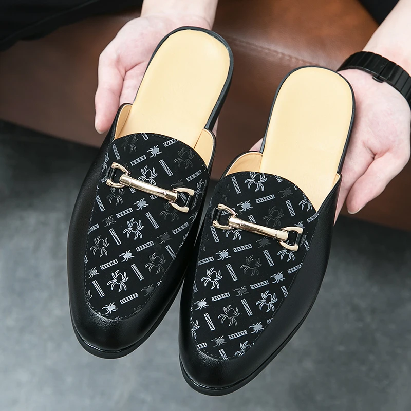 Mules Shoes Men Sandals PU Splicing Low Heel Horse Buckle Decorative Business Casual Shoes Comfortable Daily Outdoor Slippers
Mules Shoes Men Sandals PU Splicing Low Heel Horse Buckle Decorative Business Casual Shoes Comfortable Daily Outdoor Slippers