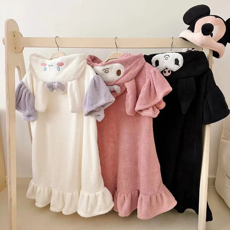 Новинка 2023 г., семейная цельный ночная рубашка Sanrio Kuromi Cinnamoroll, банный халат, плащ, плащ для купания, домашнее платье, плащ, рождественские подарки
Новинка 2023 г., семейная цельный ночная рубашка Sanrio Kuromi Cinnamoroll, банный халат, плащ, плащ для купания, домашнее платье, плащ, рождественские подарки
