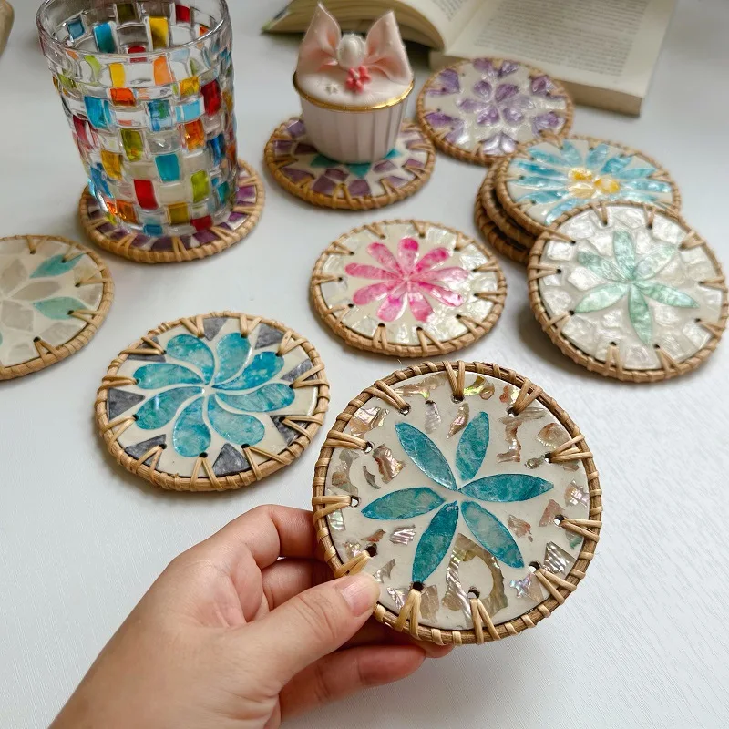 10cm Natural Rattan Splicing Colorful Shell Resin Coffee Tea Cup Mat Coaster Placemat Kitchen Decor Hand Woven Insulation Pad
10cm Natural Rattan Splicing Colorful Shell Resin Coffee Tea Cup Mat Coaster Placemat Kitchen Decor Hand Woven Insulation Pad