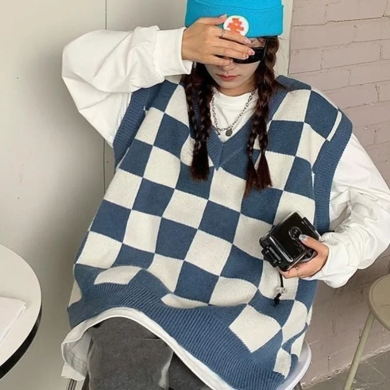 Plaid sweater tank female students spring and autumn new style folding wear with loose sleeveless V-neck knitted sweater vest
Plaid sweater tank female students spring and autumn new style folding wear with loose sleeveless V-neck knitted sweater vest