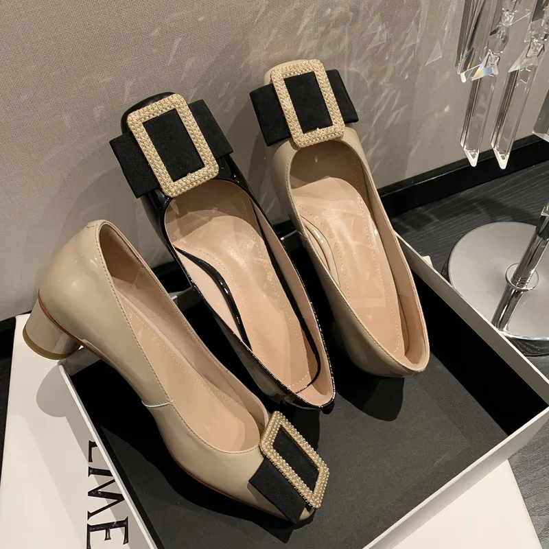 Metal Button Chaussures Femme Square Toe Women Shoes Patent Leather Sapatos Feminino Class Zapatos Mujer Round Heeled Zapatillas
Metal Button Chaussures Femme Square Toe Women Shoes Patent Leather Sapatos Feminino Class Zapatos Mujer Round Heeled Zapatillas