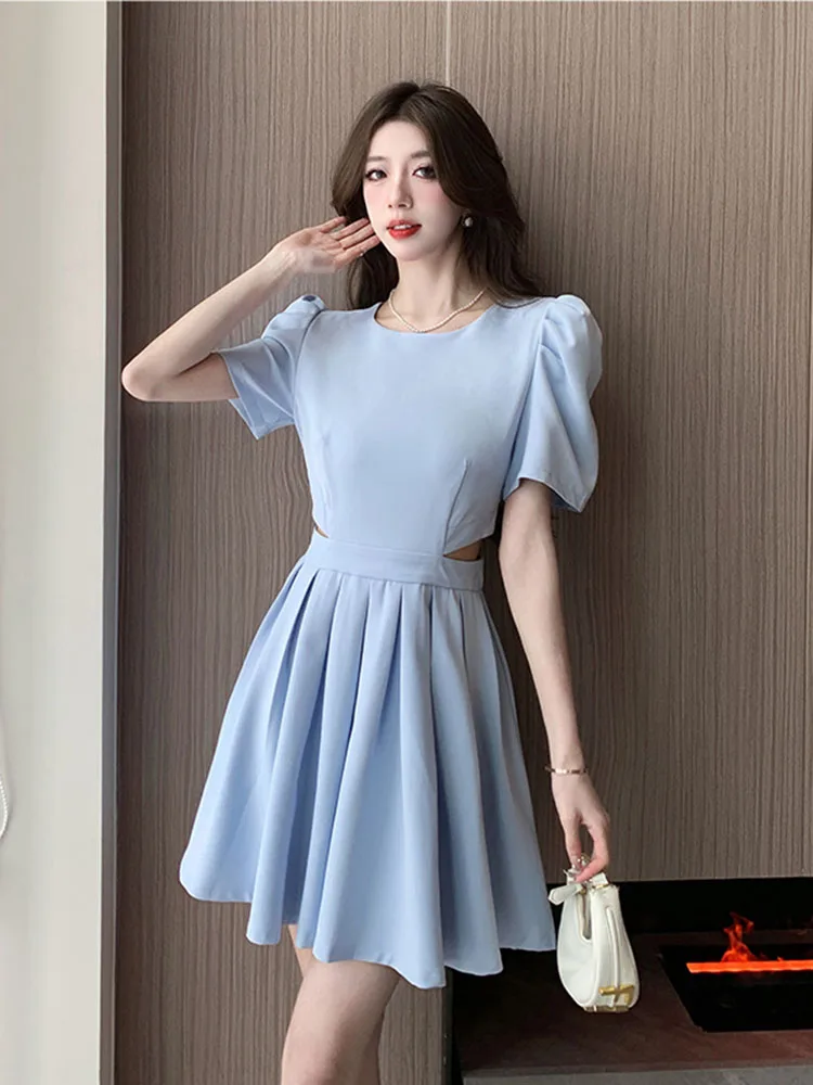 Women Summer Dress New Round Neck Hepburn Style Dress Royal Style Open Waist Hollowed Out Bubble Sleeves Pleated Dress D4452
Women Summer Dress New Round Neck Hepburn Style Dress Royal Style Open Waist Hollowed Out Bubble Sleeves Pleated Dress D4452