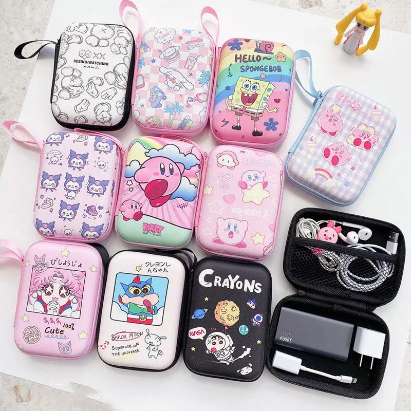 Sanrio Kuromi Cinnamoroll милый женский контейнер для хранения данных кабеля зарядного устройства Аксессуары коробка для хранения бумажник с защитой от падения
Sanrio Kuromi Cinnamoroll милый женский контейнер для хранения данных кабеля зарядного устройства Аксессуары коробка для хранения бумажник с защитой от падения