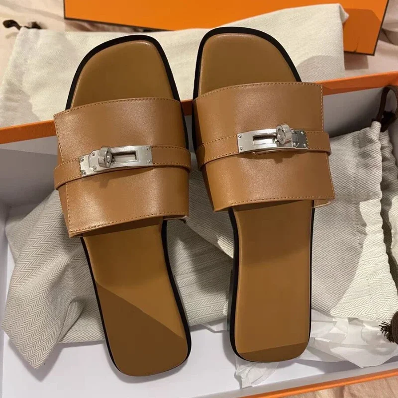 2024 Hot Sale Women Slippers Peep Toe Flat Heels Metal Decor Designer Ladies Mules Brand Runway Slides Women Sandalias Mujer
2024 Hot Sale Women Slippers Peep Toe Flat Heels Metal Decor Designer Ladies Mules Brand Runway Slides Women Sandalias Mujer