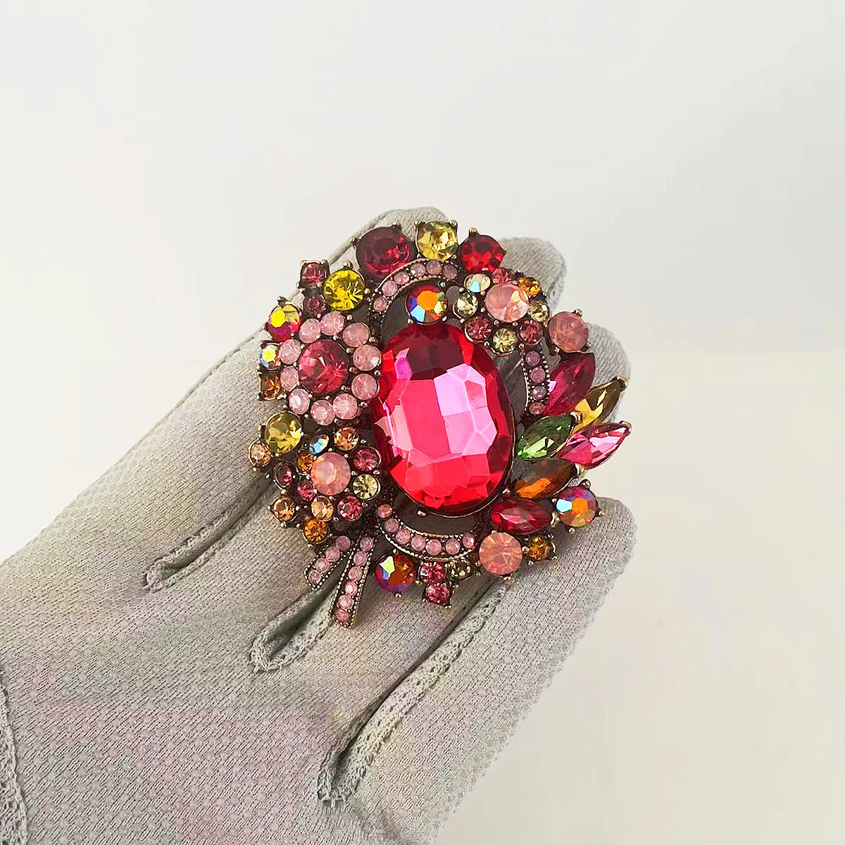 MITTO FASHION JEWELRIES AND HIGH-END ACCESSORIES MULTI-COLOR RHINESTONES PAVED FLORAL CHARM VINTAGE PIN WOMEN DRESS BROOCH
MITTO FASHION JEWELRIES AND HIGH-END ACCESSORIES MULTI-COLOR RHINESTONES PAVED FLORAL CHARM VINTAGE PIN WOMEN DRESS BROOCH