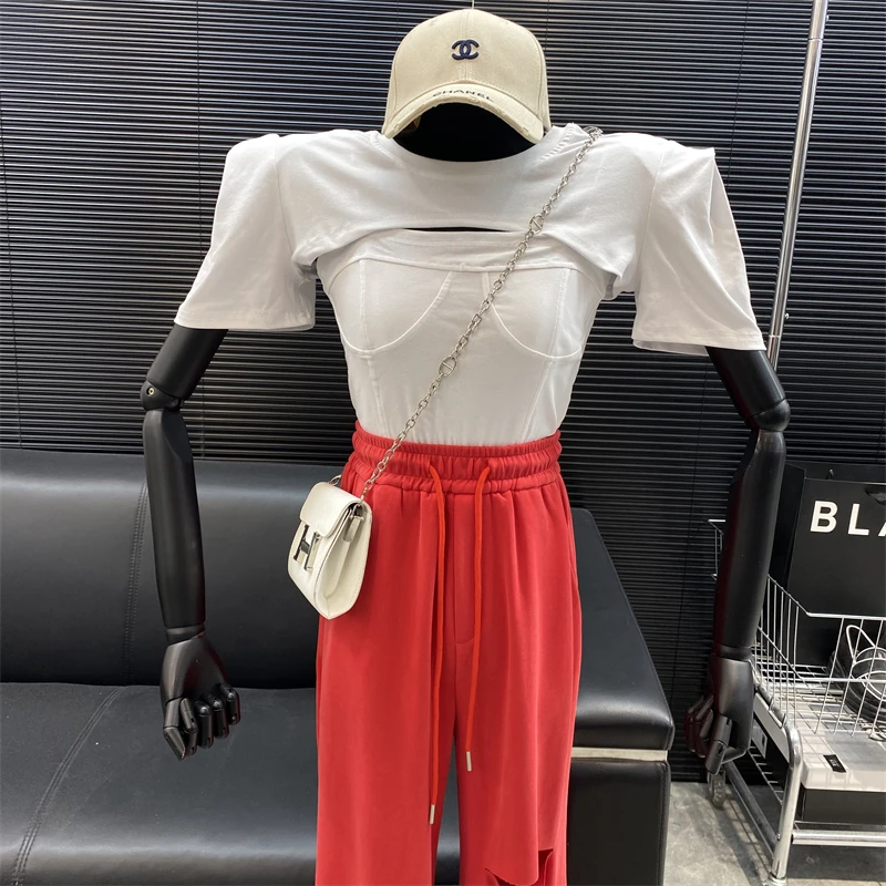 Новинка 2022, модный дизайнерский новый стиль от известного бренда, футболка с круглым вырезом и вырезами из двух предметов, жилет, комплект из двух предметов
Новинка 2022, модный дизайнерский новый стиль от известного бренда, футболка с круглым вырезом и вырезами из двух предметов, жилет, комплект из двух предметов