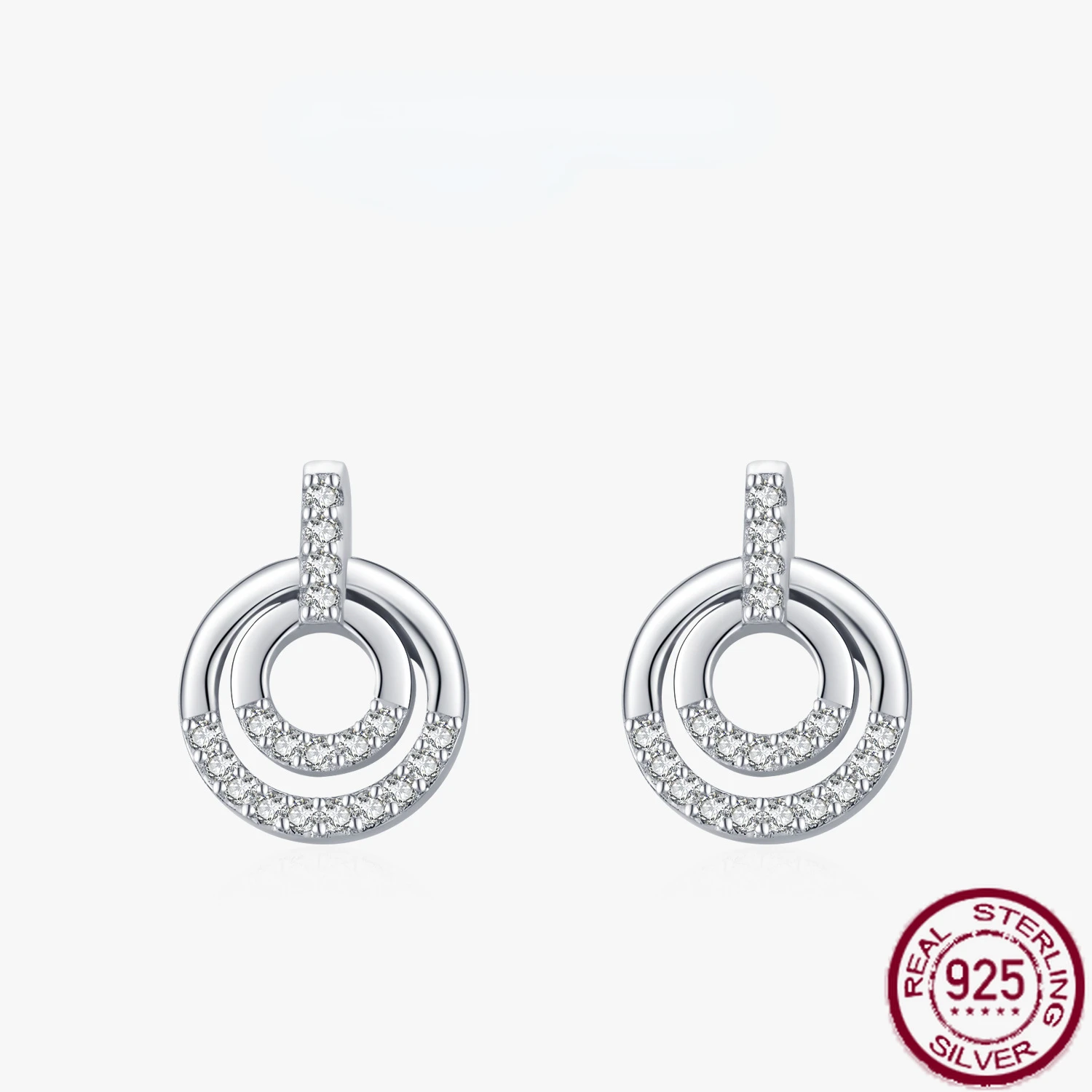 Серебряные серьги S925, стильные и модные серьги с цирконом, инкрустированные высококачественным, простым и универсальным украшением для женщин
Серебряные серьги S925, стильные и модные серьги с цирконом, инкрустированные высококачественным, простым и универсальным украшением для женщин
