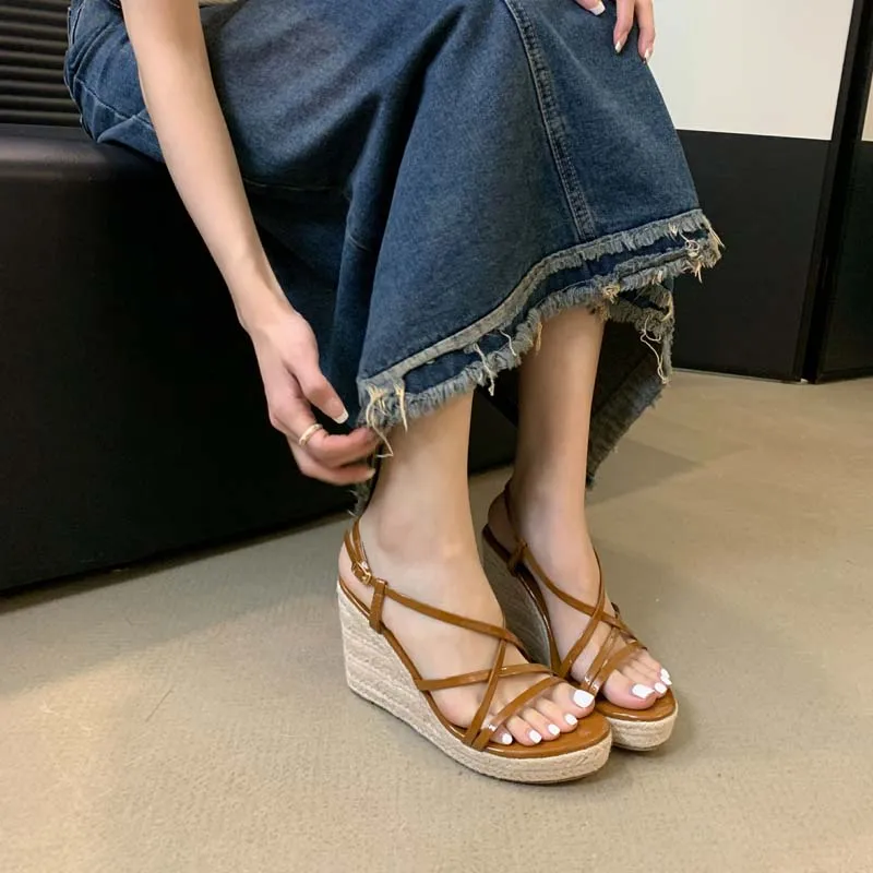 Black Heeled Sandals Ladies Platform Shoes Brown Belt Cross Rope Weaving Wedges Bohemian Sandals Outdoor Women Sandales Femme
Black Heeled Sandals Ladies Platform Shoes Brown Belt Cross Rope Weaving Wedges Bohemian Sandals Outdoor Women Sandales Femme