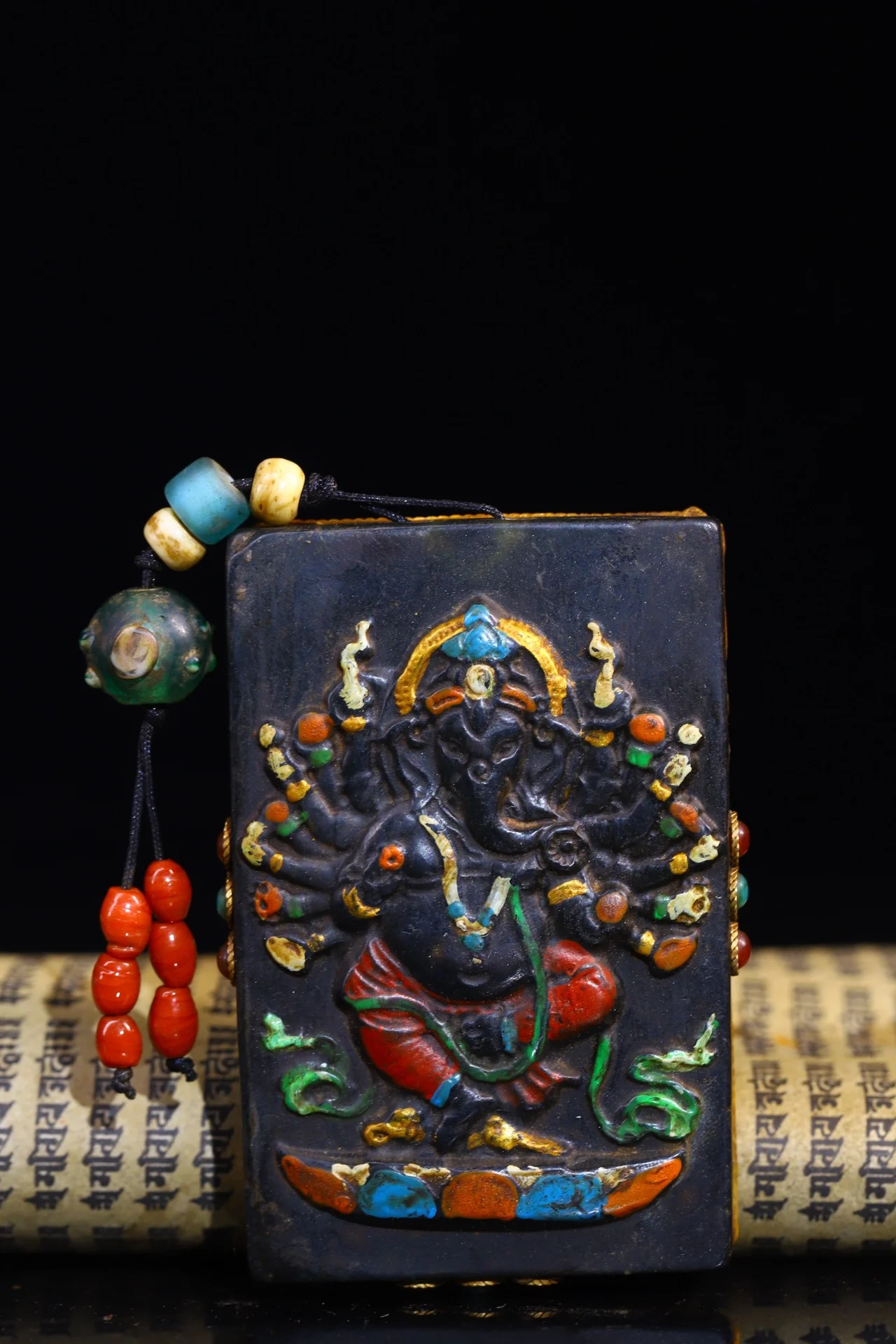 3"Tibet Temple Collection Old Natural Meteorite mosaic Gem gZi Beads Shell Painted Ganesha Buddha Amulet Pendant Dharma
3"Tibet Temple Collection Old Natural Meteorite mosaic Gem gZi Beads Shell Painted Ganesha Buddha Amulet Pendant Dharma