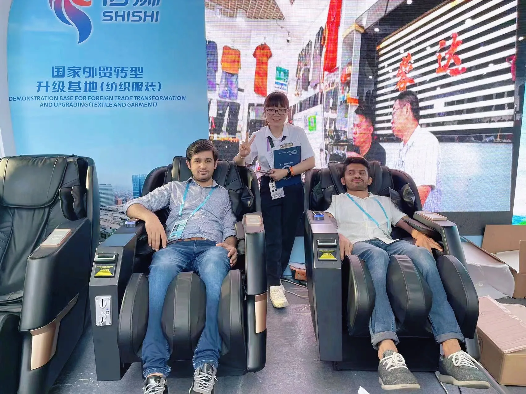 2024 Luxury Shiatsu Zero Gravity Massager Chair SL Track 4D Full Body Massager Chair Touch Massage Chair