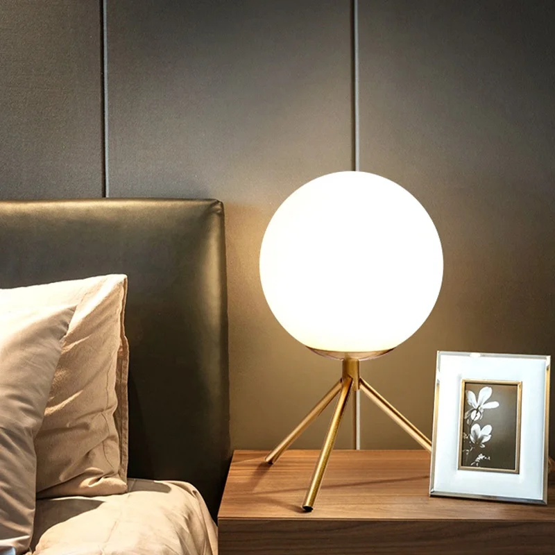Nordic Led Gold Table Lamp Modern Simple Glass Table Lamps for Bedside Bedroom Lamp Creative Designer Desk Lamp Home Decor Light
Nordic Led Gold Table Lamp Modern Simple Glass Table Lamps for Bedside Bedroom Lamp Creative Designer Desk Lamp Home Decor Light