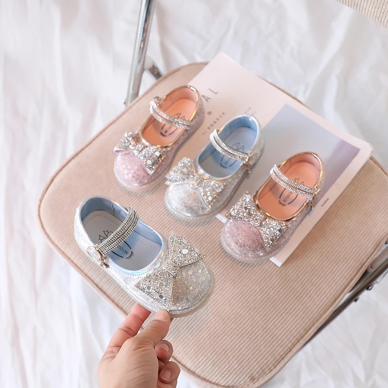2023 Girls Rhinestones Leather Shoes Spring New Children Princess Shoes Kids Fashion Casual Shoes Rhinestones Pearls Non-slip
2023 Girls Rhinestones Leather Shoes Spring New Children Princess Shoes Kids Fashion Casual Shoes Rhinestones Pearls Non-slip