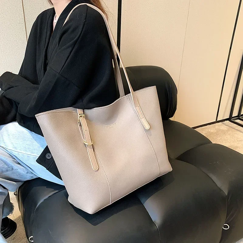 2024 Women's Bag Large Capacity Shoulder Bags High Quality PU Leather Handbags and Purse Female Retro Tote Bags Sac A Main Femme
2024 Women's Bag Large Capacity Shoulder Bags High Quality PU Leather Handbags and Purse Female Retro Tote Bags Sac A Main Femme