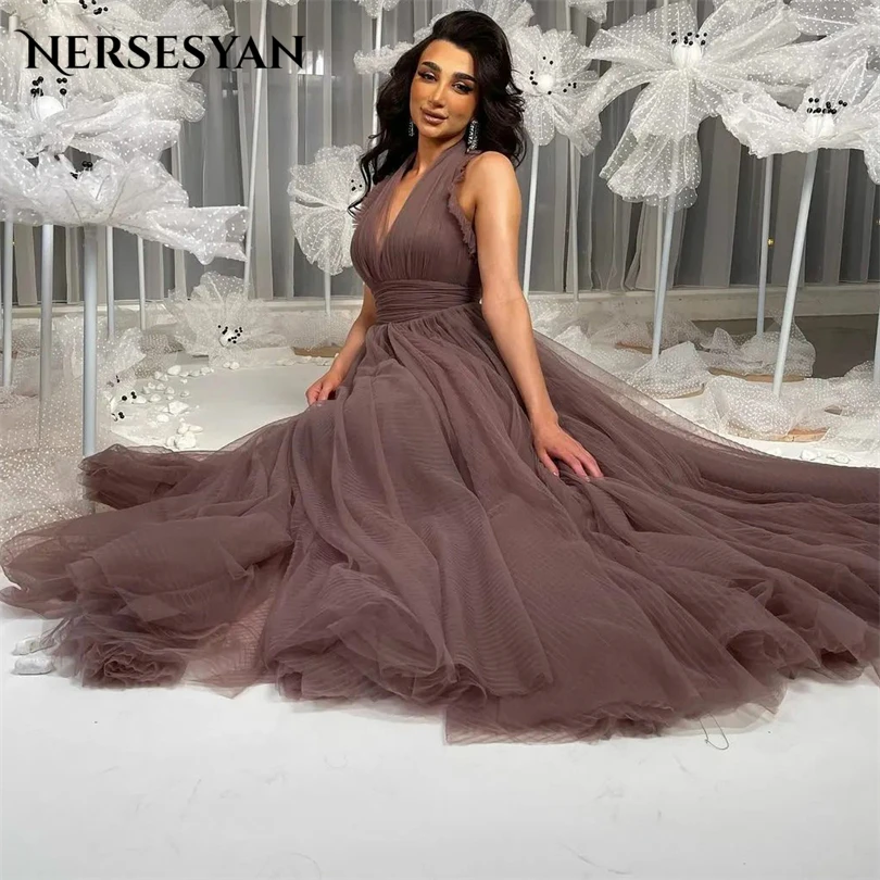 Nersesyan Sexy Tulle A Line Formal Prom Dresses Sleeveless Halter Neck Pleats Party Gowns Ruffles Long Homecoming Evening Gown
Nersesyan Sexy Tulle A Line Formal Prom Dresses Sleeveless Halter Neck Pleats Party Gowns Ruffles Long Homecoming Evening Gown