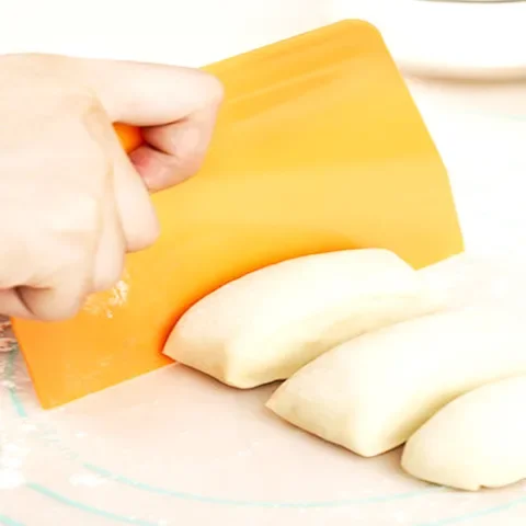 1Pcs Handmade Kitchen Supplies Plastic Dough Cutter DIY Slicer Spatula Multi Purpose for Cake Cream
1Pcs Handmade Kitchen Supplies Plastic Dough Cutter DIY Slicer Spatula Multi Purpose for Cake Cream