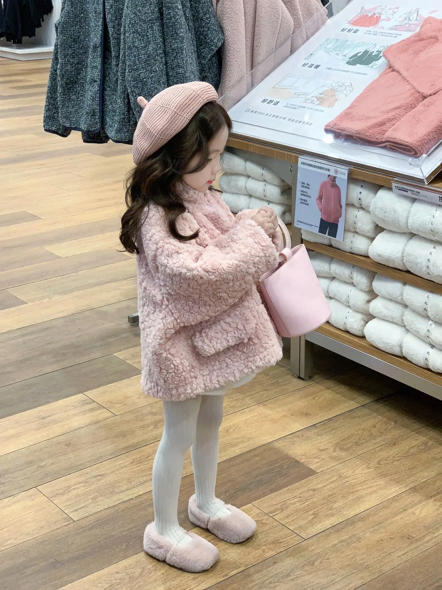 

Korean Style Childrens Clothing 2023 Winter New Girls Fur Stand Collar Jacket Childrens Foreign Style Fur Integrated Warm Coat