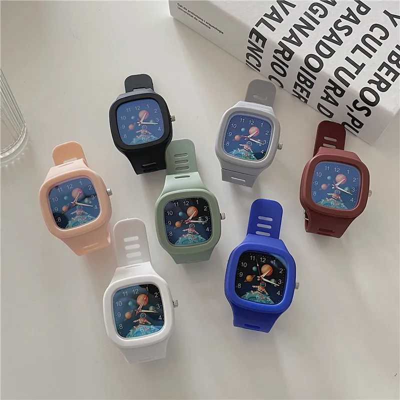 Fashion Ladies Watch Square Quartz Astronaut Pattern Dial Casual Watches Rubber Strap Fashionable Clock Wrist Watches for Women
Fashion Ladies Watch Square Quartz Astronaut Pattern Dial Casual Watches Rubber Strap Fashionable Clock Wrist Watches for Women