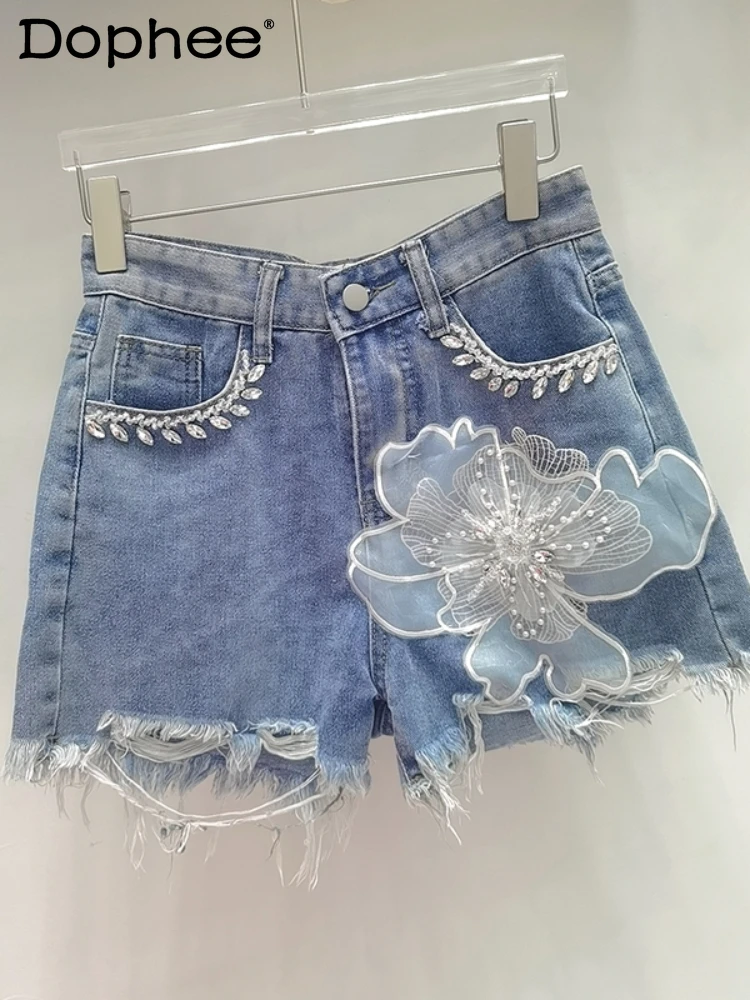 Heavy Industry Beads 3D Flower Frayed Street Style Denim Shorts Women 2024 Summer New Fashion Hot Girl High Waist Hot Pants
Heavy Industry Beads 3D Flower Frayed Street Style Denim Shorts Women 2024 Summer New Fashion Hot Girl High Waist Hot Pants
