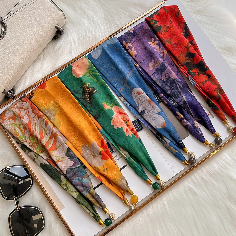 2023 New Hangzhou Xiangyun yarn magnetic necklace Silk scarf women's fashion exquisite collarbone decorative scarf headband
2023 New Hangzhou Xiangyun yarn magnetic necklace Silk scarf women's fashion exquisite collarbone decorative scarf headband