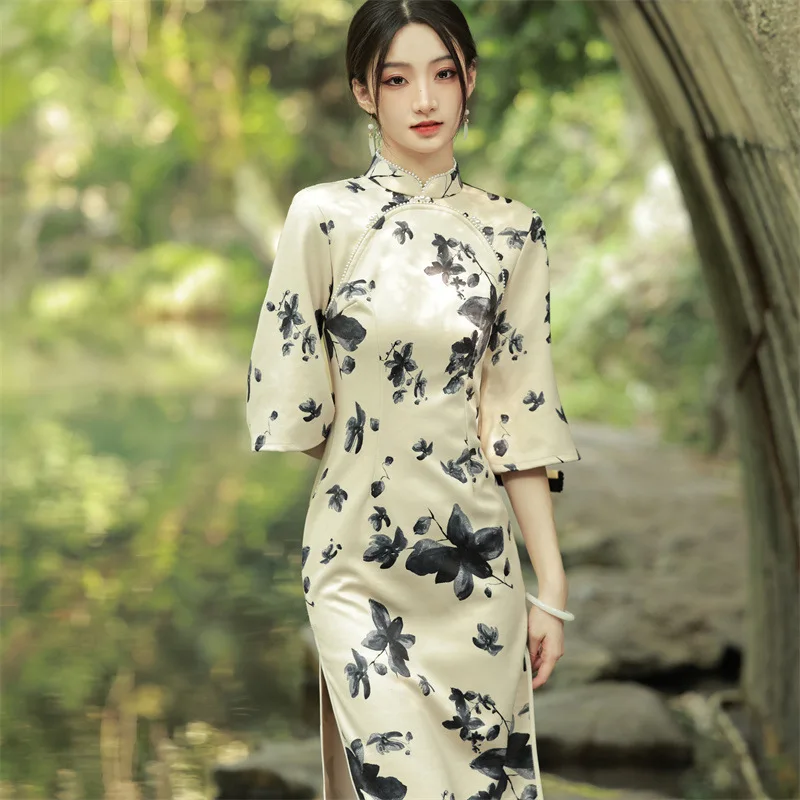 Осень-зима 2022 Новое Европейское хлопковое бархатное платье-Ципао средней длины с круглым вырезом и большими рукавами
Осень-зима 2022 Новое Европейское хлопковое бархатное платье-Ципао средней длины с круглым вырезом и большими рукавами