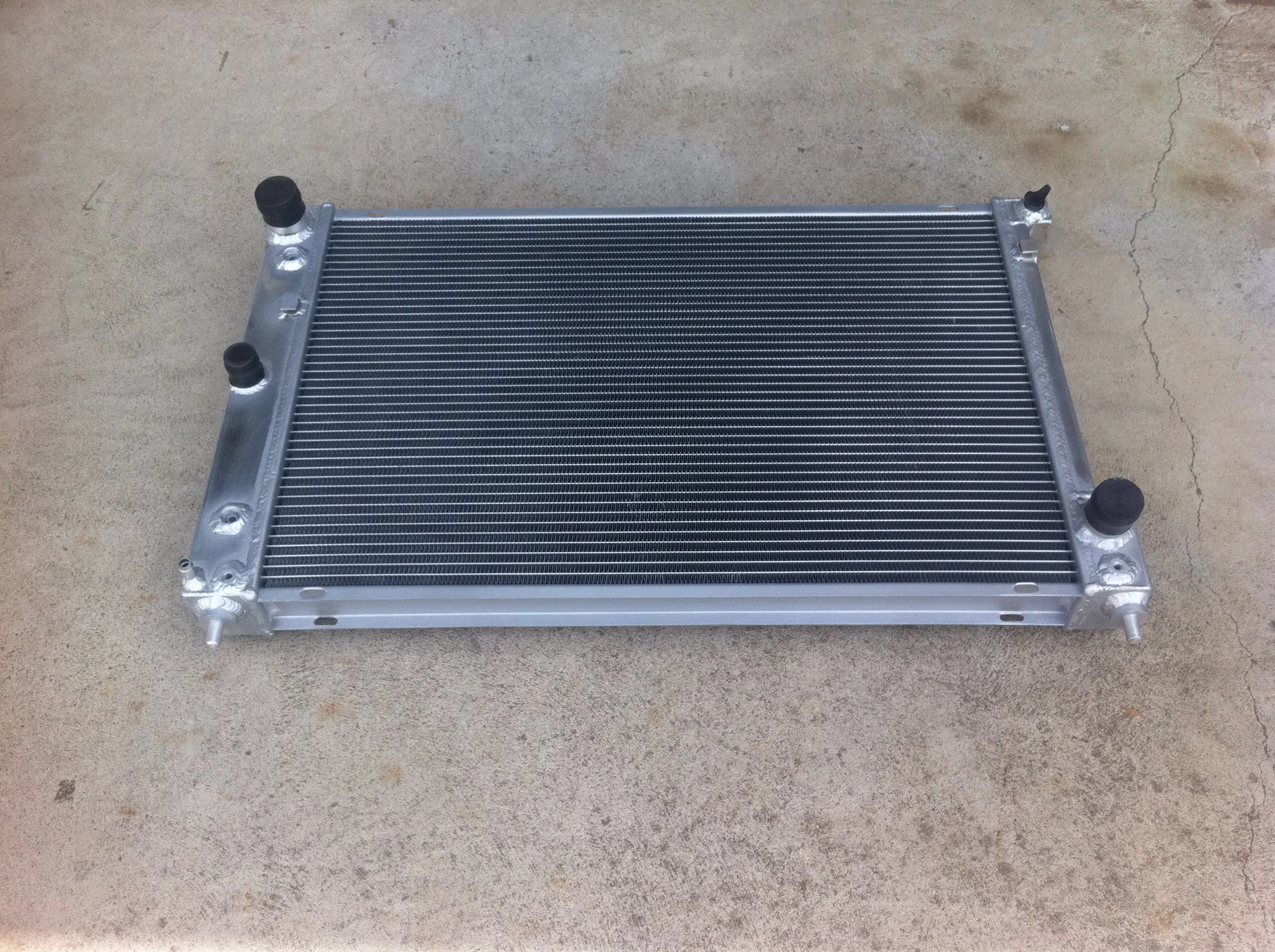 

3 Row Radiator For Ford AU Falcon Futura Fairmont Fairlane / 6 & 8 Cyl AT/MT