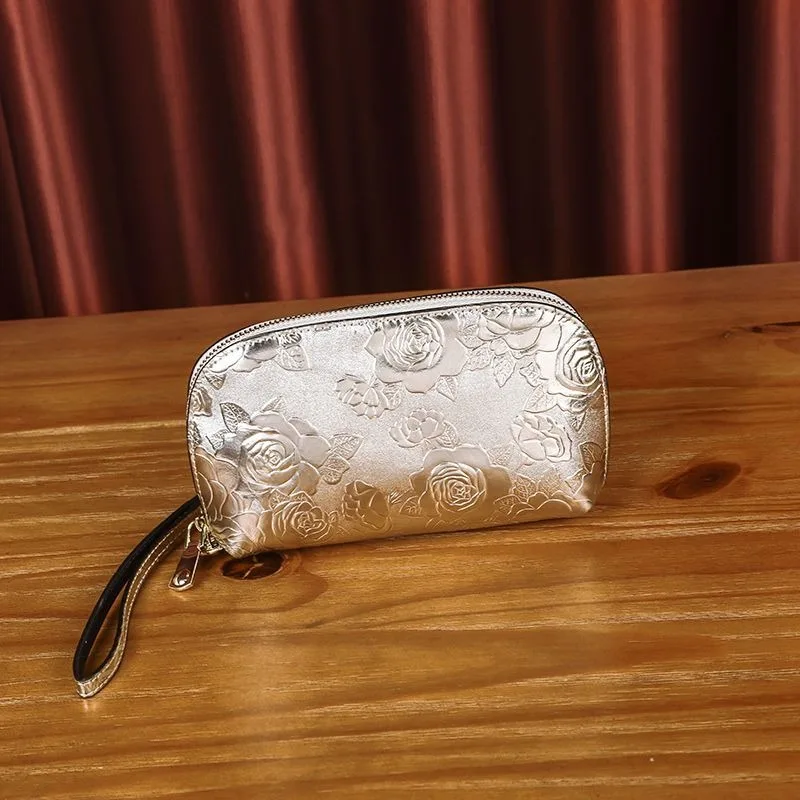 Hold female fashion bag 2023 new leather embossed national style coin purse noble mobile phone bag
Hold female fashion bag 2023 new leather embossed national style coin purse noble mobile phone bag