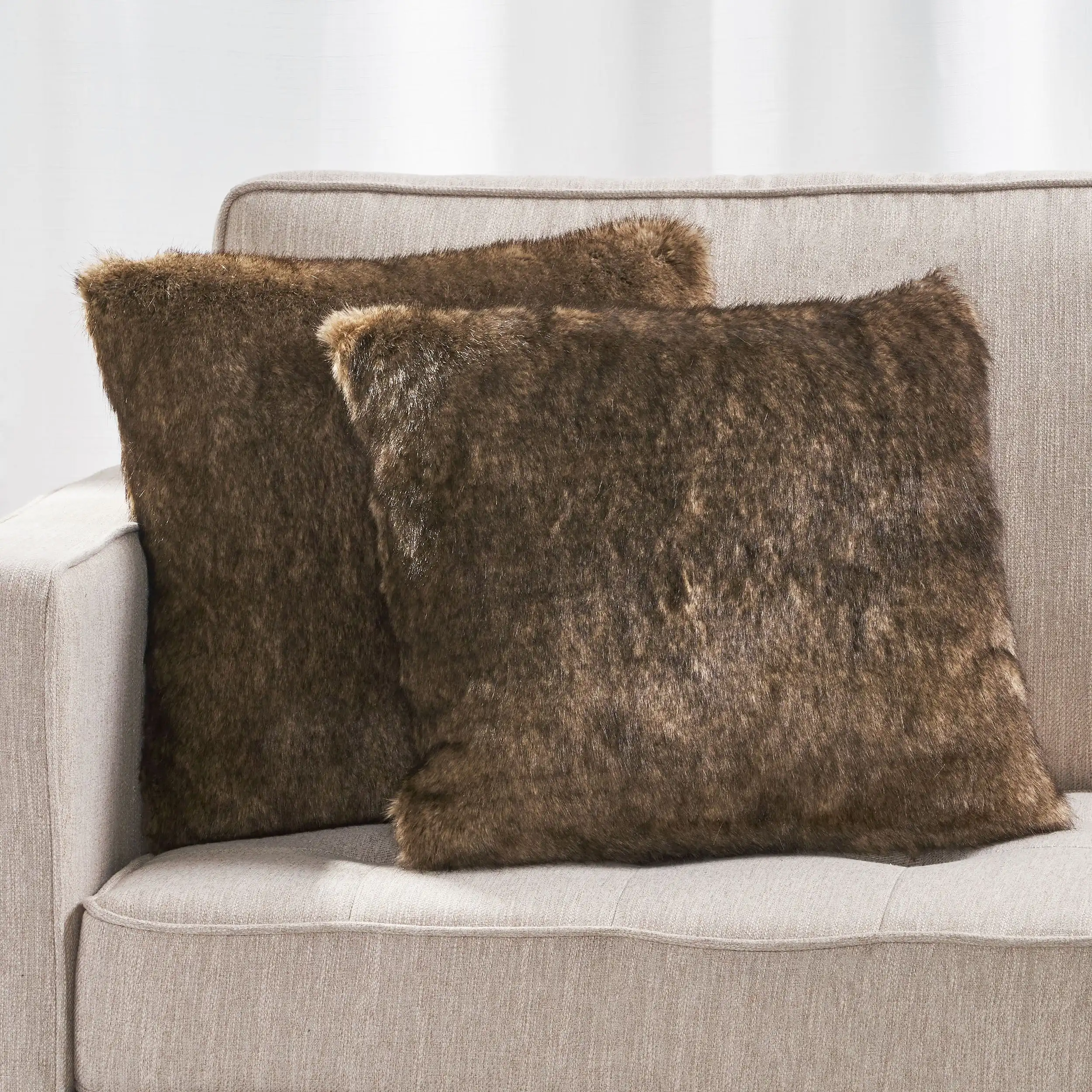 Noble House Durable Low-profil Luxurious Colorfast Easy To Clean Elise Faux Fur Throw Pillow (Set of 2) Dark Brown
Noble House Durable Low-profil Luxurious Colorfast Easy To Clean Elise Faux Fur Throw Pillow (Set of 2) Dark Brown