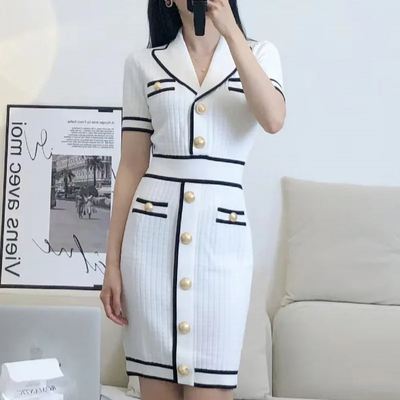 Summer Dresses for Women 2023 Luxury Designer Vintage Lion Buttons Short Sleeve Knitted Dress White Black Robe Femme
Summer Dresses for Women 2023 Luxury Designer Vintage Lion Buttons Short Sleeve Knitted Dress White Black Robe Femme