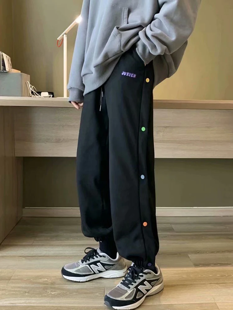 Summer Side Buttons Sweatpants Men Joggers New Thin Solid Color Sport Trousers Male Jogging Elastic Waist Casual Trousers
Summer Side Buttons Sweatpants Men Joggers New Thin Solid Color Sport Trousers Male Jogging Elastic Waist Casual Trousers