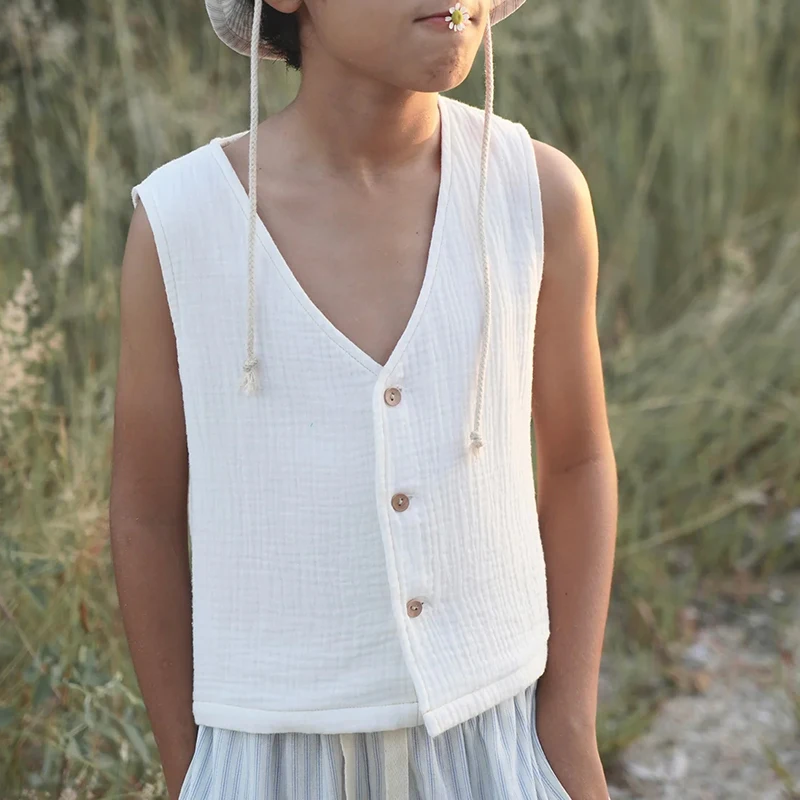 

100% Gauzy Cotton Boys Sleeveless V-Neck Vests 2024 Summer New Japanese Casual Loose Wooden Buttons Children's Tops