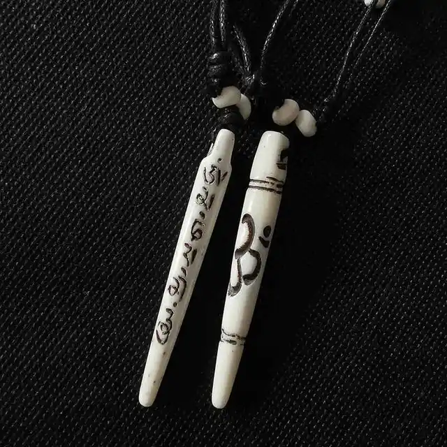 Amulette tibétaine sculptée Yak Sophia avec ULréglable, mantras crocs, JOTNL248 1