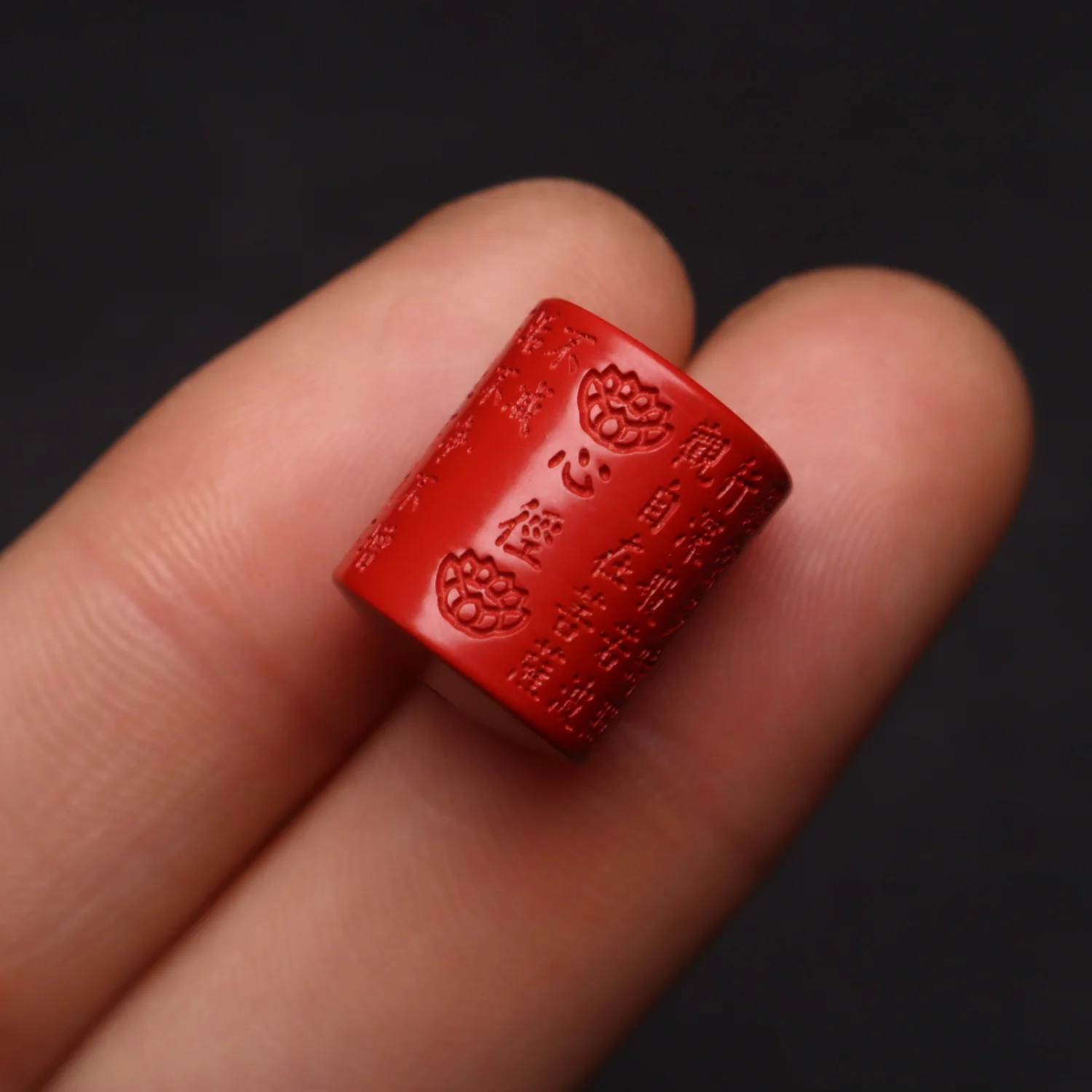 Natural raw ore cinnabar scripture carving characters, barrel beads, old pattern, and scattered beads
Natural raw ore cinnabar scripture carving characters, barrel beads, old pattern, and scattered beads